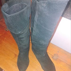 Classique Black Suede Boots